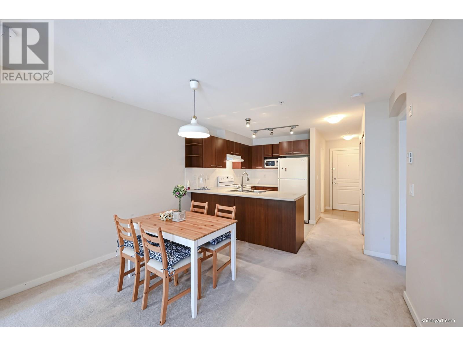 Listing Picture 24 of 33 : 218 4833 BRENTWOOD DRIVE, Burnaby / 本拿比 - 魯藝地產 Yvonne Lu Group - MLS Medallion Club Member