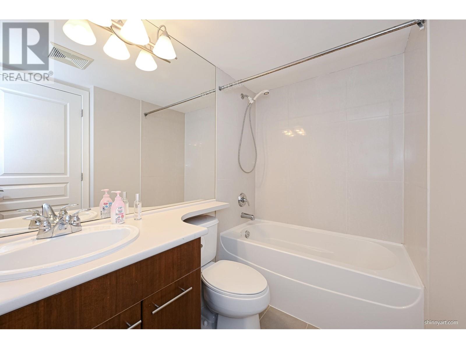 Listing Picture 17 of 33 : 218 4833 BRENTWOOD DRIVE, Burnaby / 本拿比 - 魯藝地產 Yvonne Lu Group - MLS Medallion Club Member