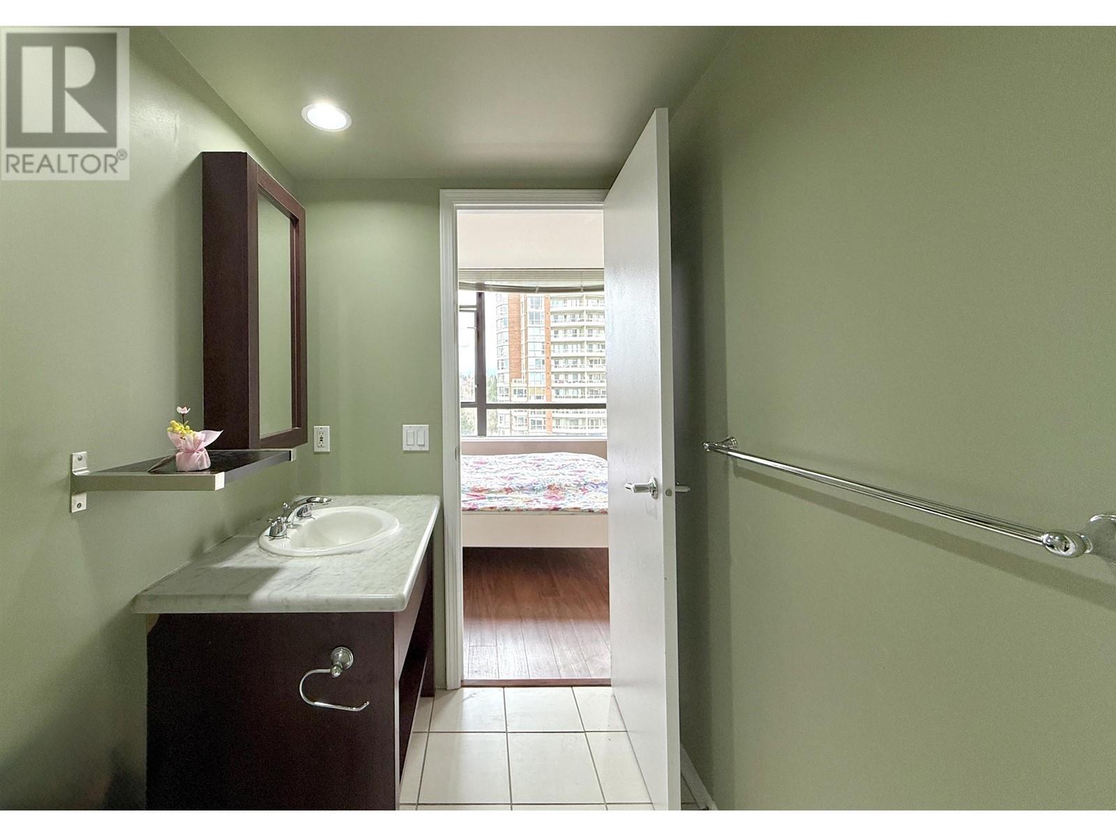 Listing Picture 13 of 32 : 901 7368 SANDBORNE AVENUE, Burnaby / 本拿比 - 魯藝地產 Yvonne Lu Group - MLS Medallion Club Member