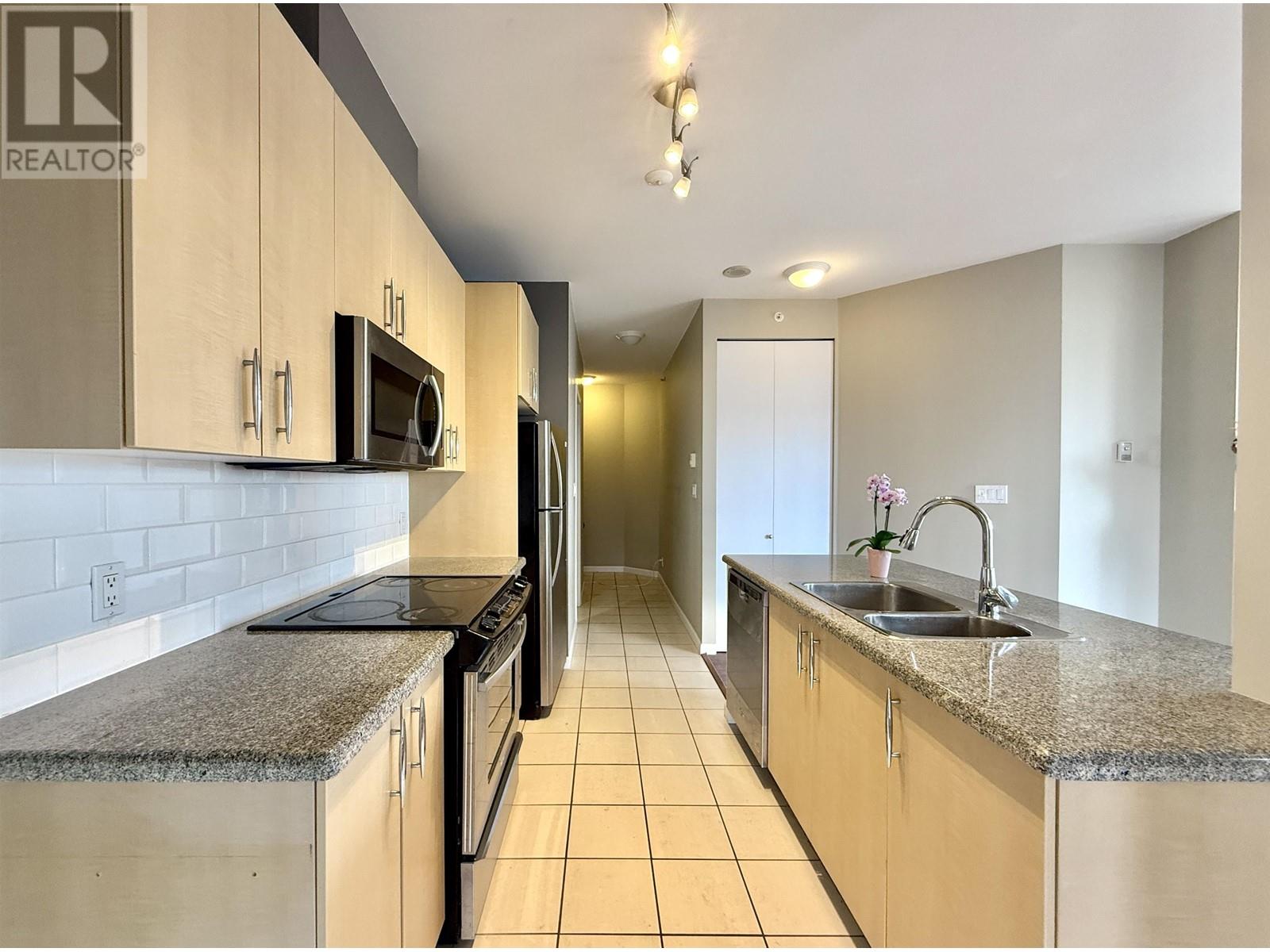 Listing Picture 9 of 32 : 901 7368 SANDBORNE AVENUE, Burnaby / 本拿比 - 魯藝地產 Yvonne Lu Group - MLS Medallion Club Member