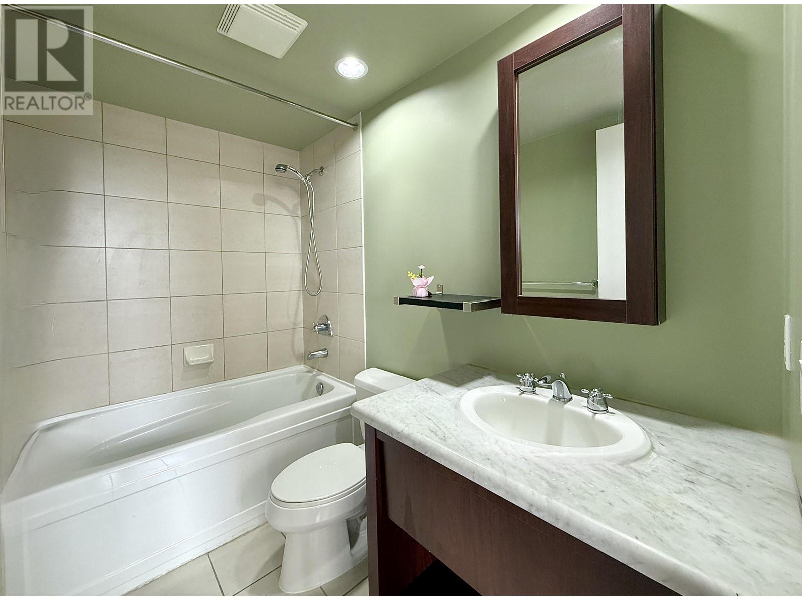 Listing Picture 12 of 32 : 901 7368 SANDBORNE AVENUE, Burnaby / 本拿比 - 魯藝地產 Yvonne Lu Group - MLS Medallion Club Member