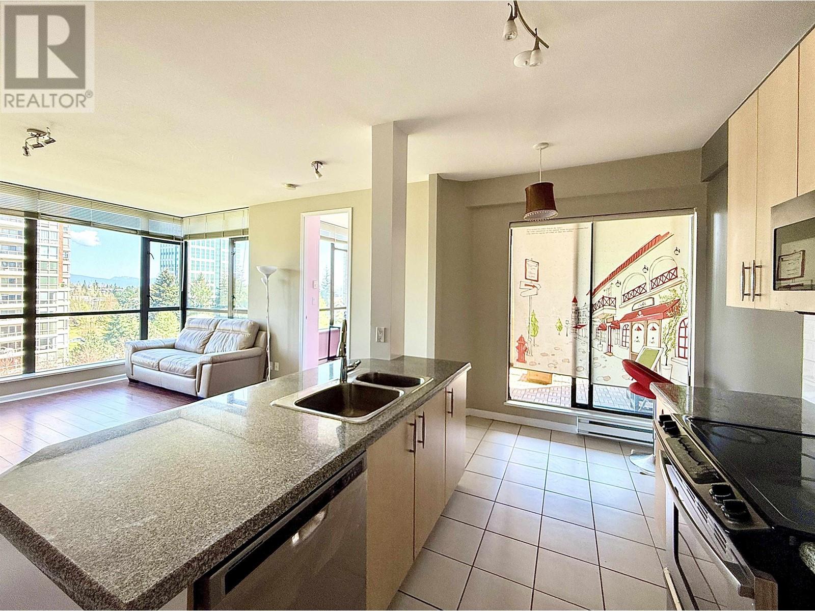 Listing Picture 4 of 32 : 901 7368 SANDBORNE AVENUE, Burnaby / 本拿比 - 魯藝地產 Yvonne Lu Group - MLS Medallion Club Member