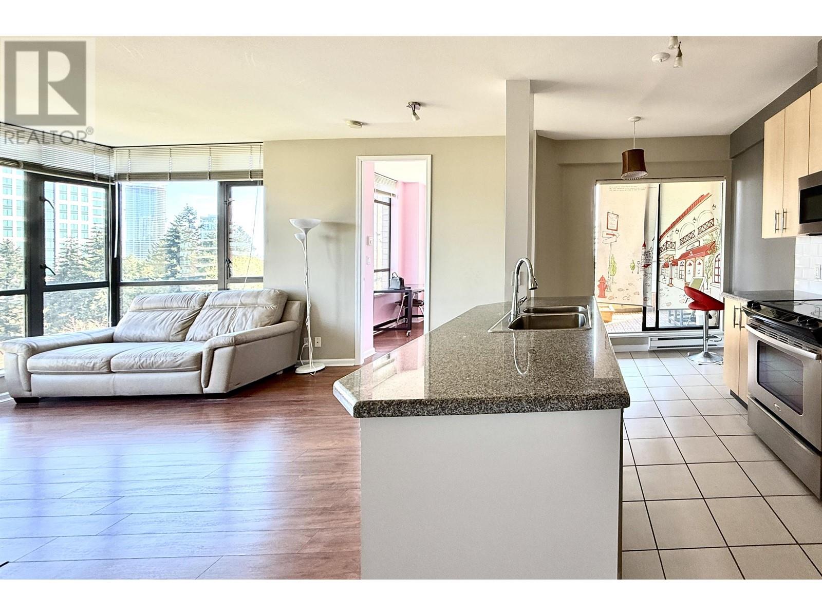 Listing Picture 7 of 32 : 901 7368 SANDBORNE AVENUE, Burnaby / 本拿比 - 魯藝地產 Yvonne Lu Group - MLS Medallion Club Member