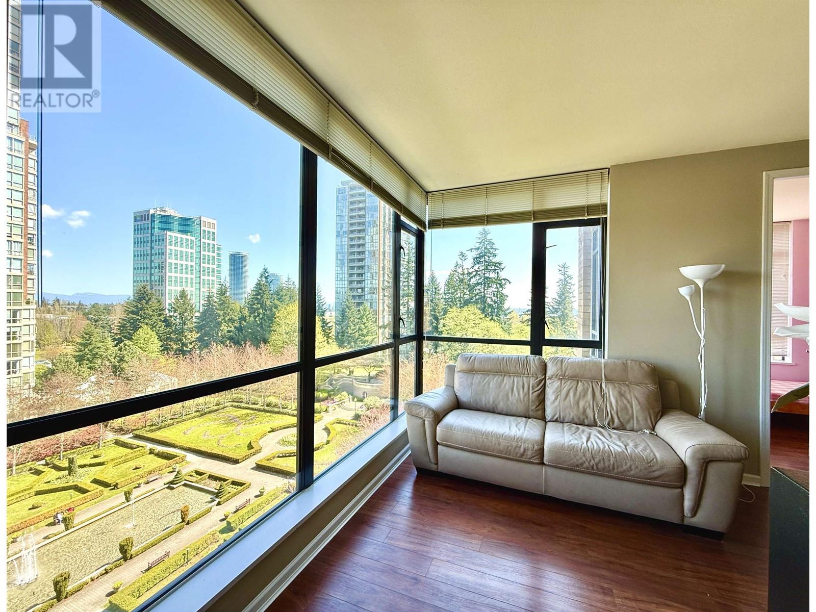 Listing Picture 3 of 32 : 901 7368 SANDBORNE AVENUE, Burnaby / 本拿比 - 魯藝地產 Yvonne Lu Group - MLS Medallion Club Member