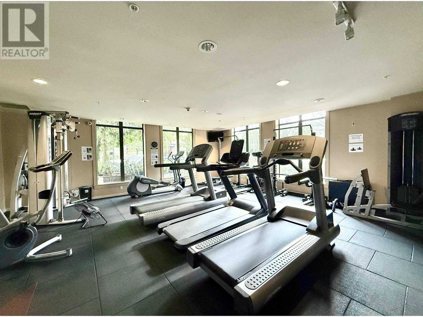 Listing Picture 27 of 32 : 901 7368 SANDBORNE AVENUE, Burnaby / 本拿比 - 魯藝地產 Yvonne Lu Group - MLS Medallion Club Member