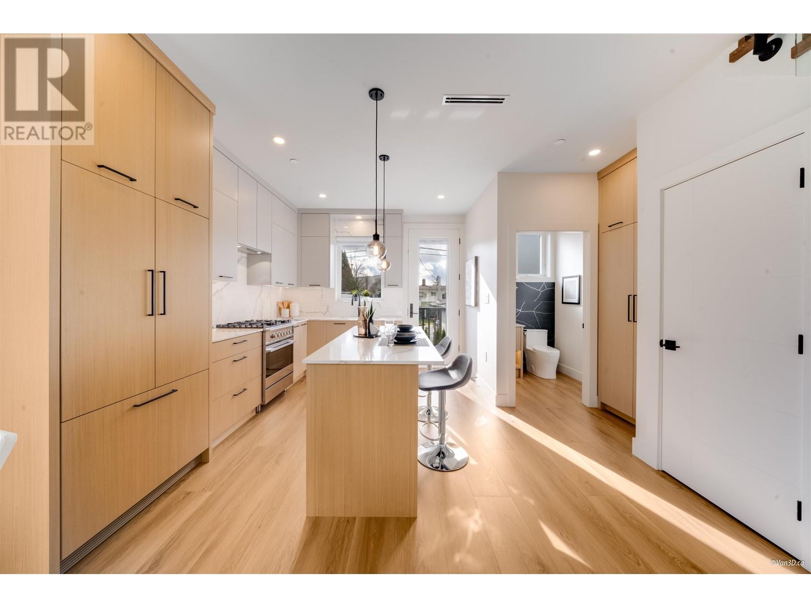 Listing Picture 7 of 32 : 1812 E 55TH AVENUE, Vancouver / 溫哥華 - 魯藝地產 Yvonne Lu Group - MLS Medallion Club Member