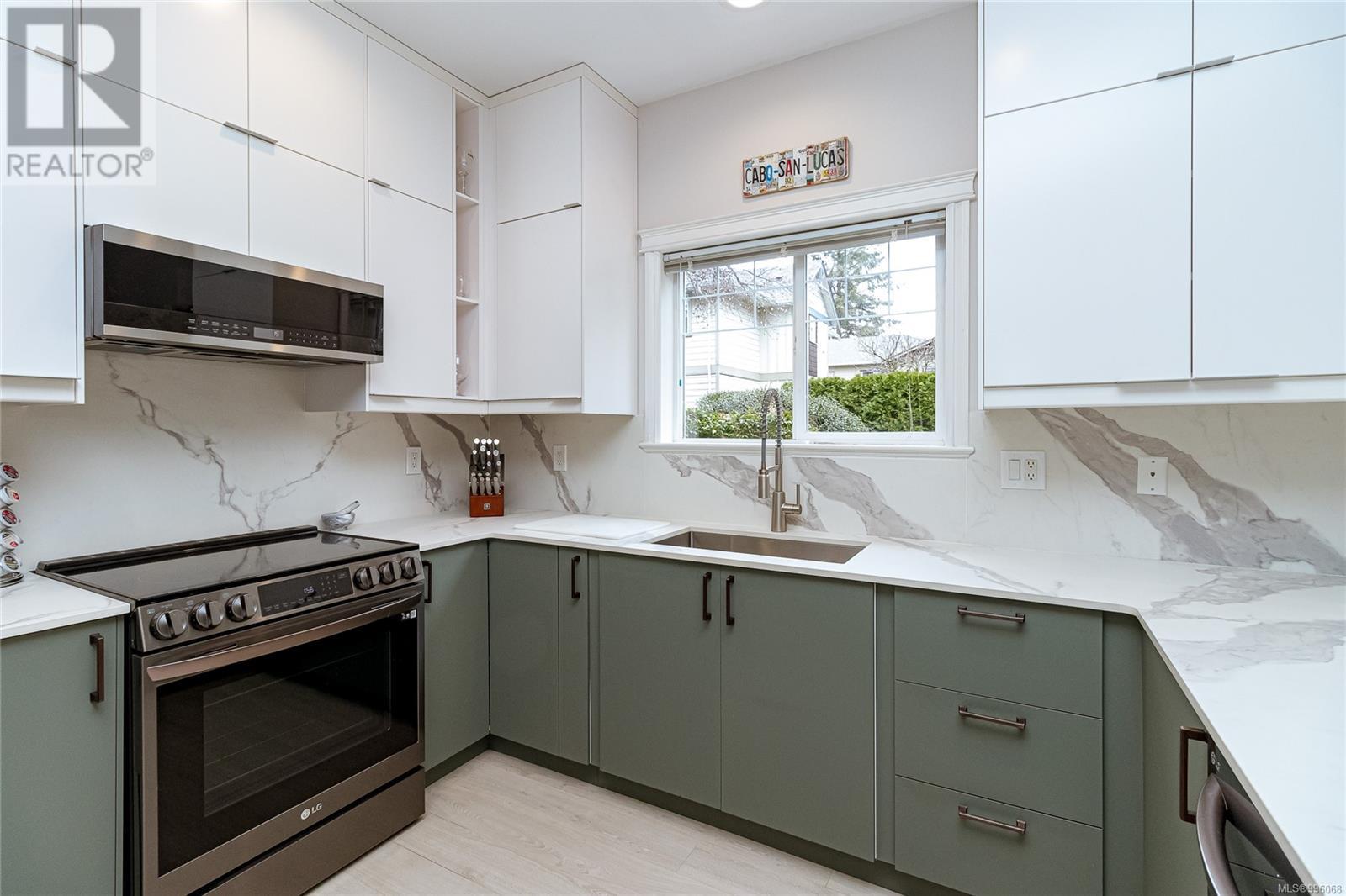 Property at 129 951 Goldstream Ave image 3