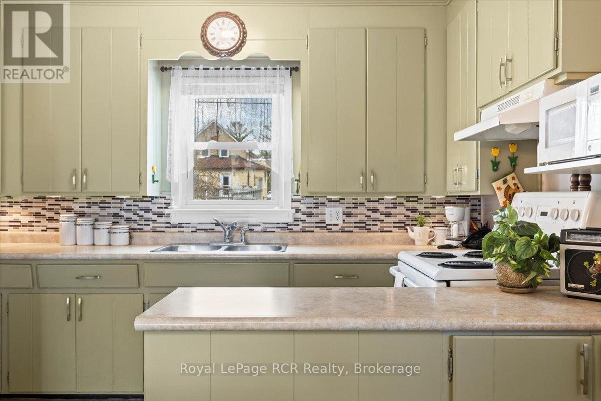 503 13th Street, Hanover, Ontario  N4N 1Y3 - Photo 11 - X12097674