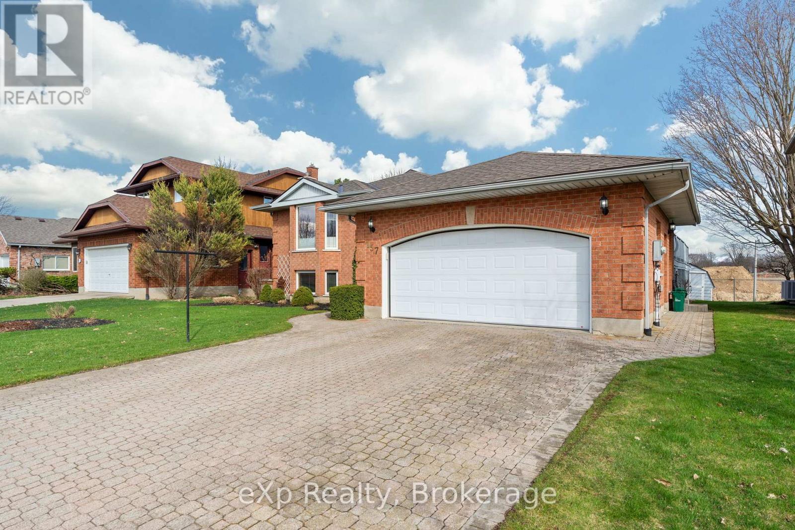 157 Briarhill Drive, Stratford, Ontario  N5A 6N6 - Photo 3 - X12097678