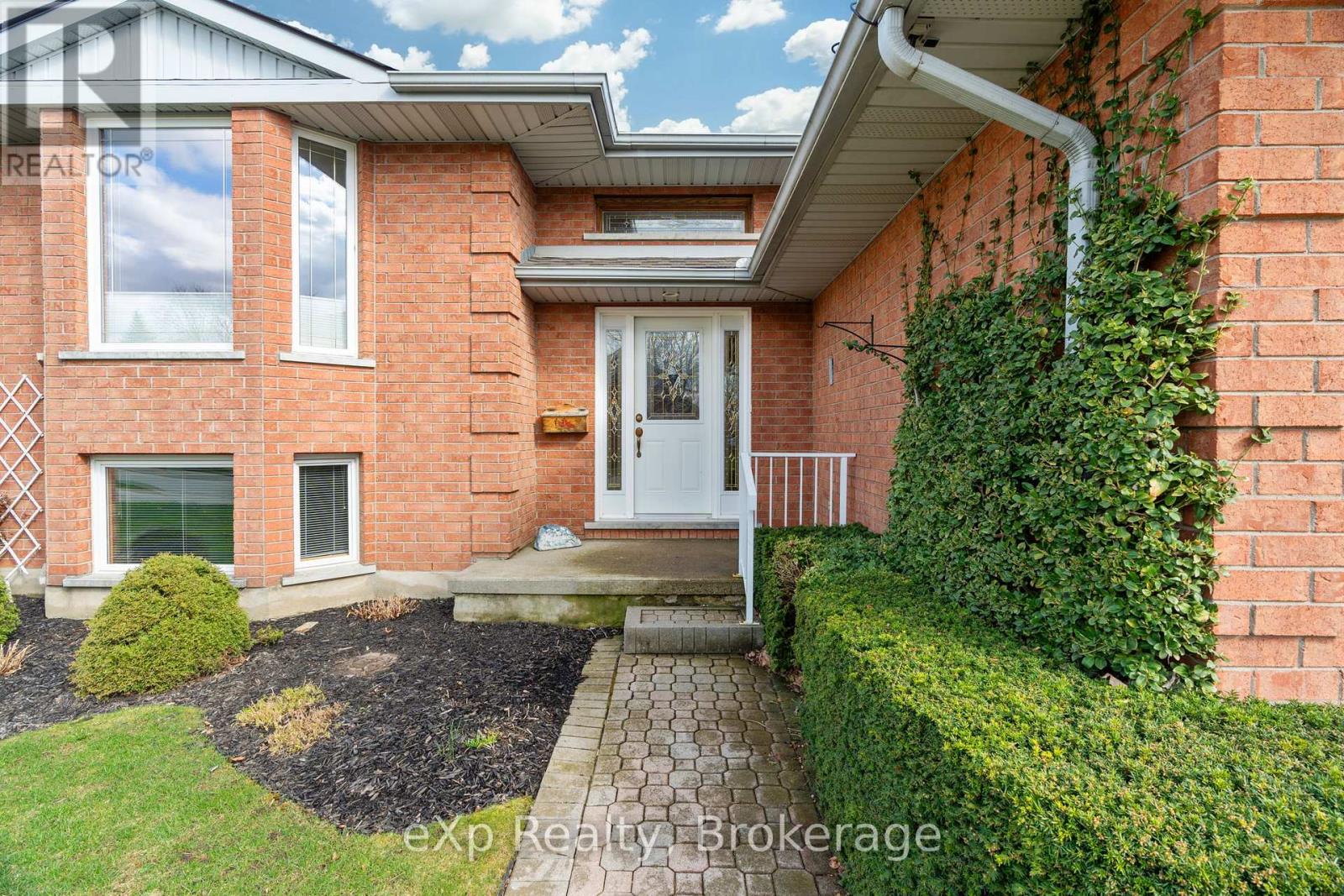 157 Briarhill Drive, Stratford, Ontario  N5A 6N6 - Photo 4 - X12097678