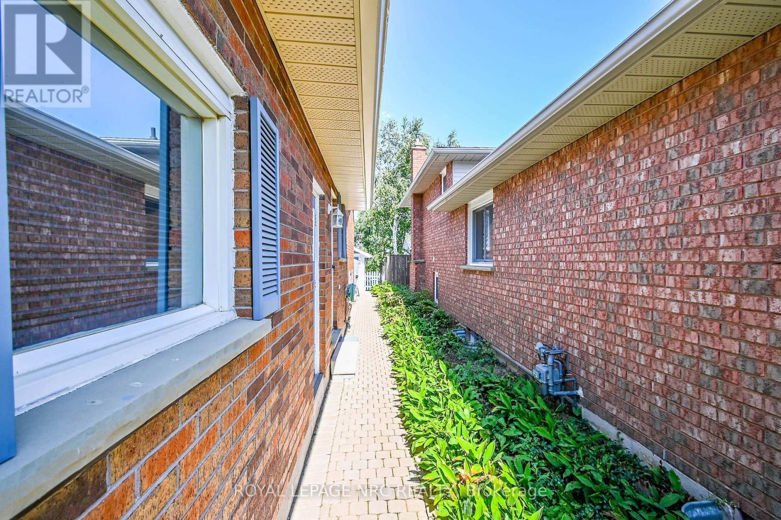 31 Rollins Drive, Welland, Ontario  L3C 6Z8 - Photo 2 - X12097694