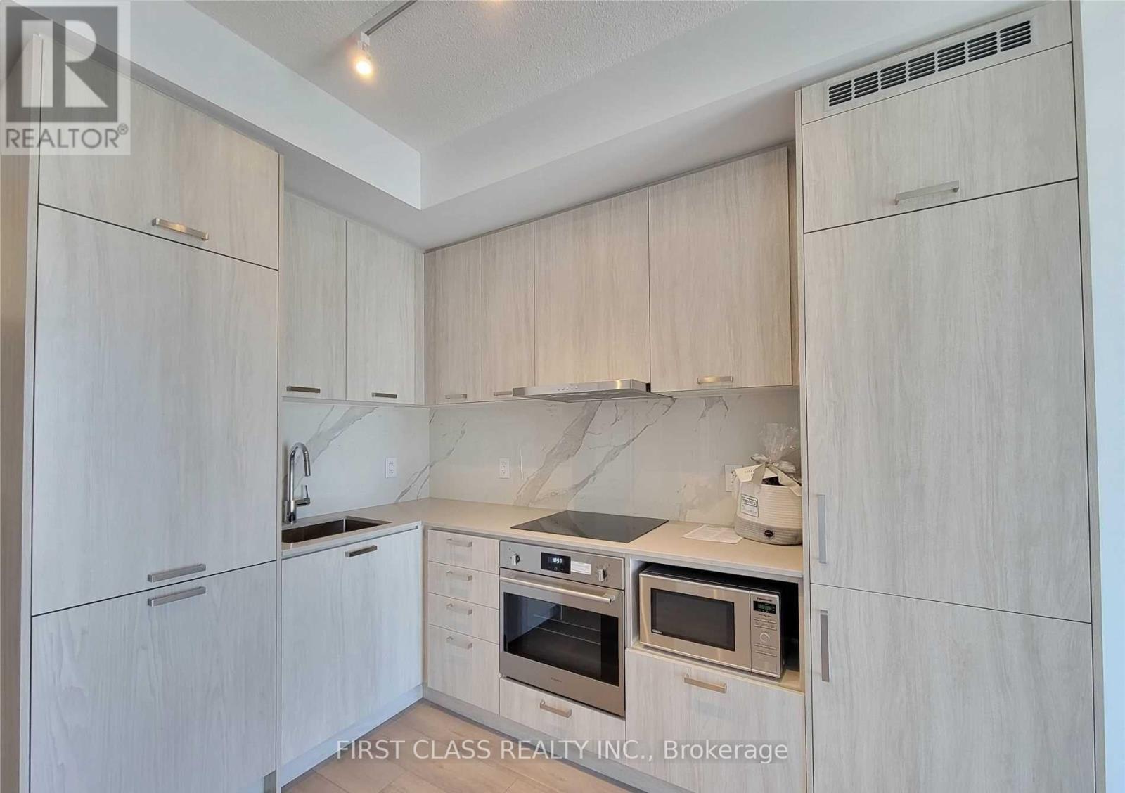 2116 (Penthouse) - 38 Honeycrisp Crescent, Vaughan, Ontario  L4K 0M8 - Photo 7 - N12097639