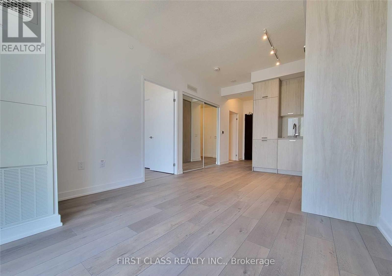 2116 (Penthouse) - 38 Honeycrisp Crescent, Vaughan, Ontario  L4K 0M8 - Photo 8 - N12097639