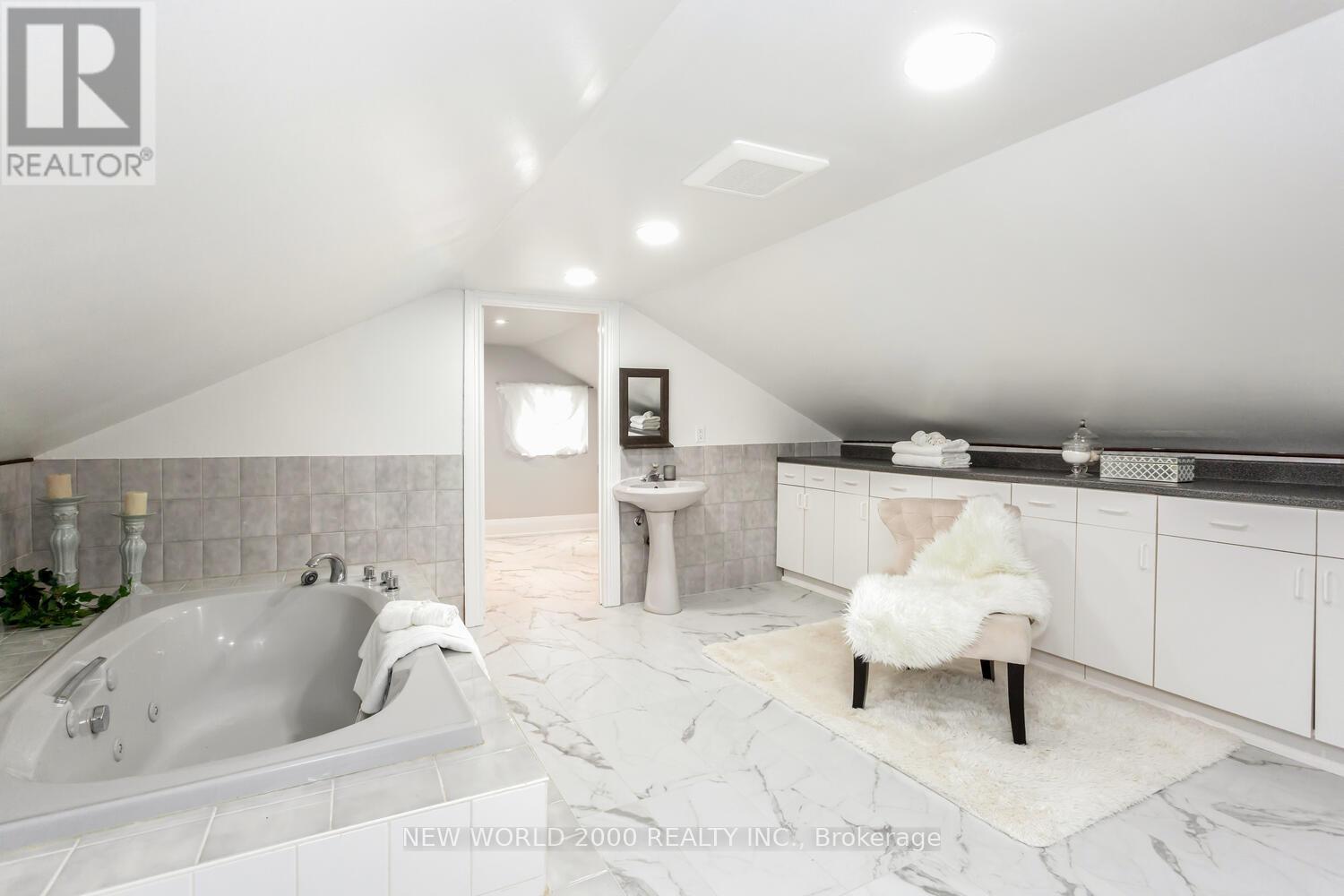 8071 Kipling Avenue, Vaughan, Ontario  L4L 2A2 - Photo 34 - N12097643