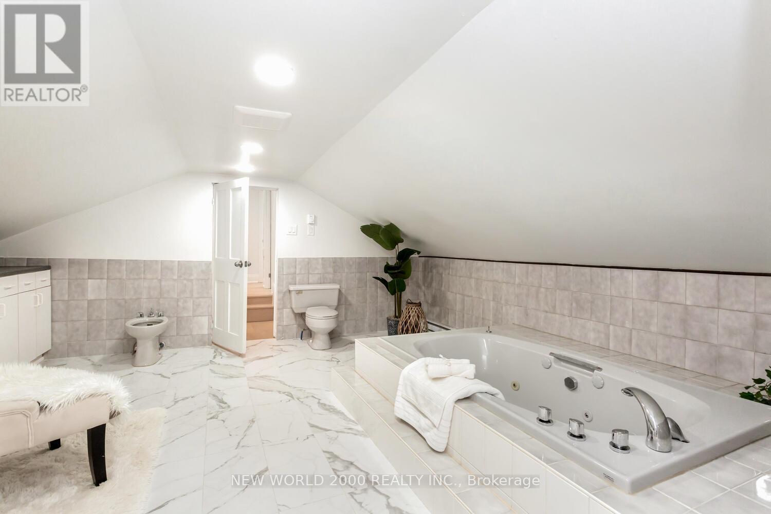 8071 Kipling Avenue, Vaughan, Ontario  L4L 2A2 - Photo 36 - N12097643