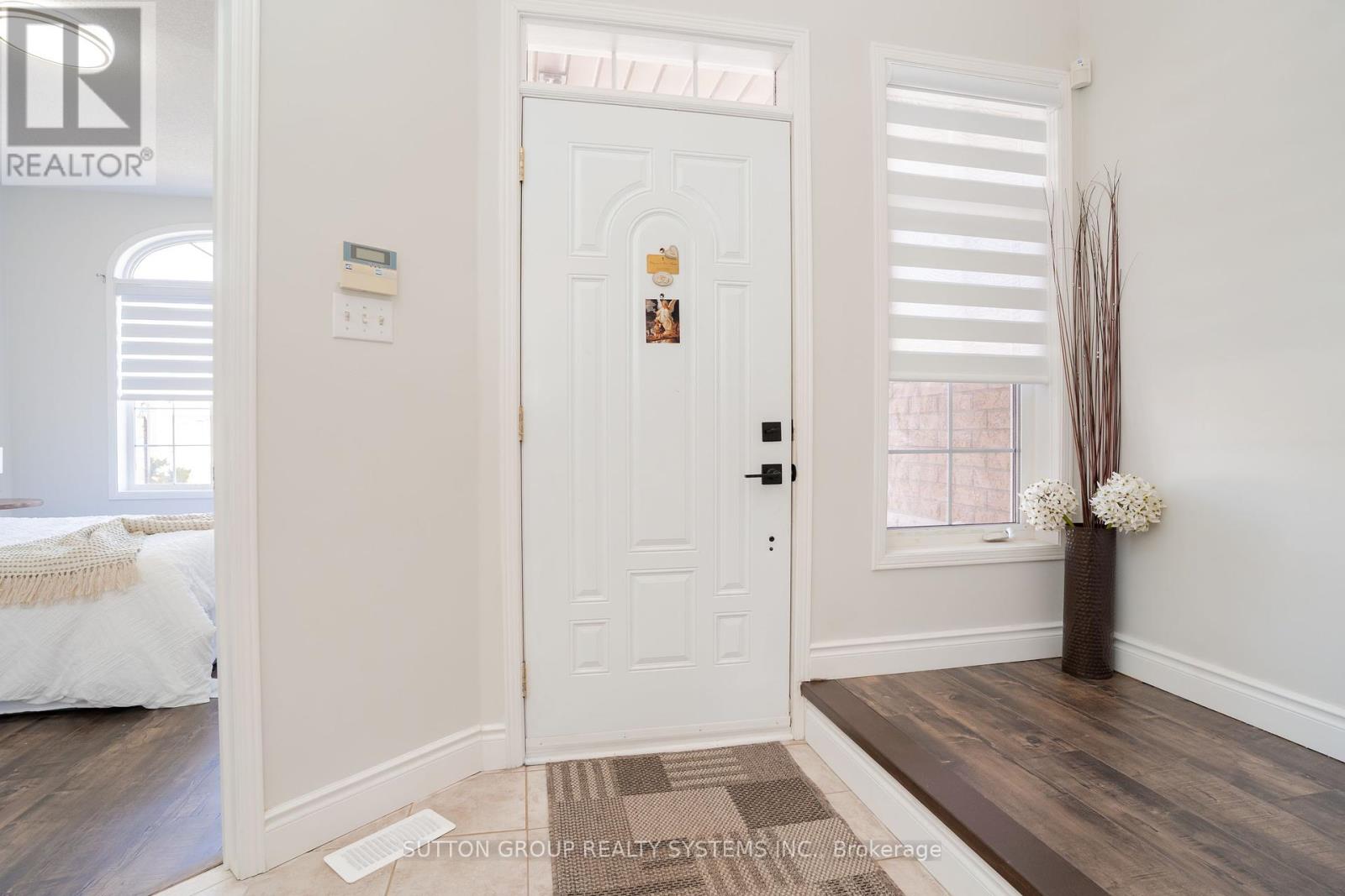 Property at 3856 EDGECLIFFE RUN image 5