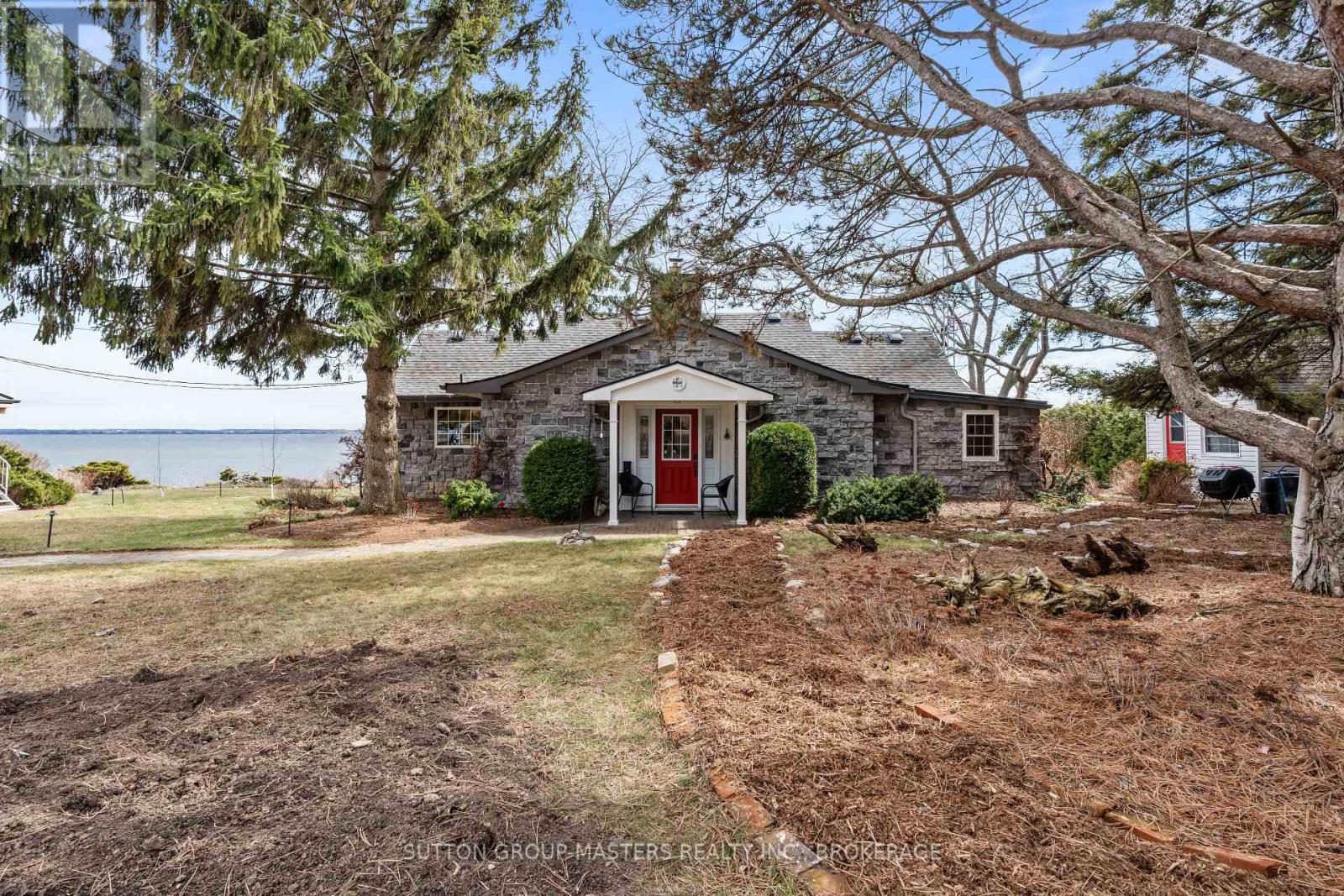 5540 BATH ROAD, loyalist (lennox and addington - south), Ontario