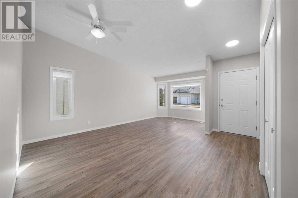 Property at 24 Rundlelawn Green NE image 4