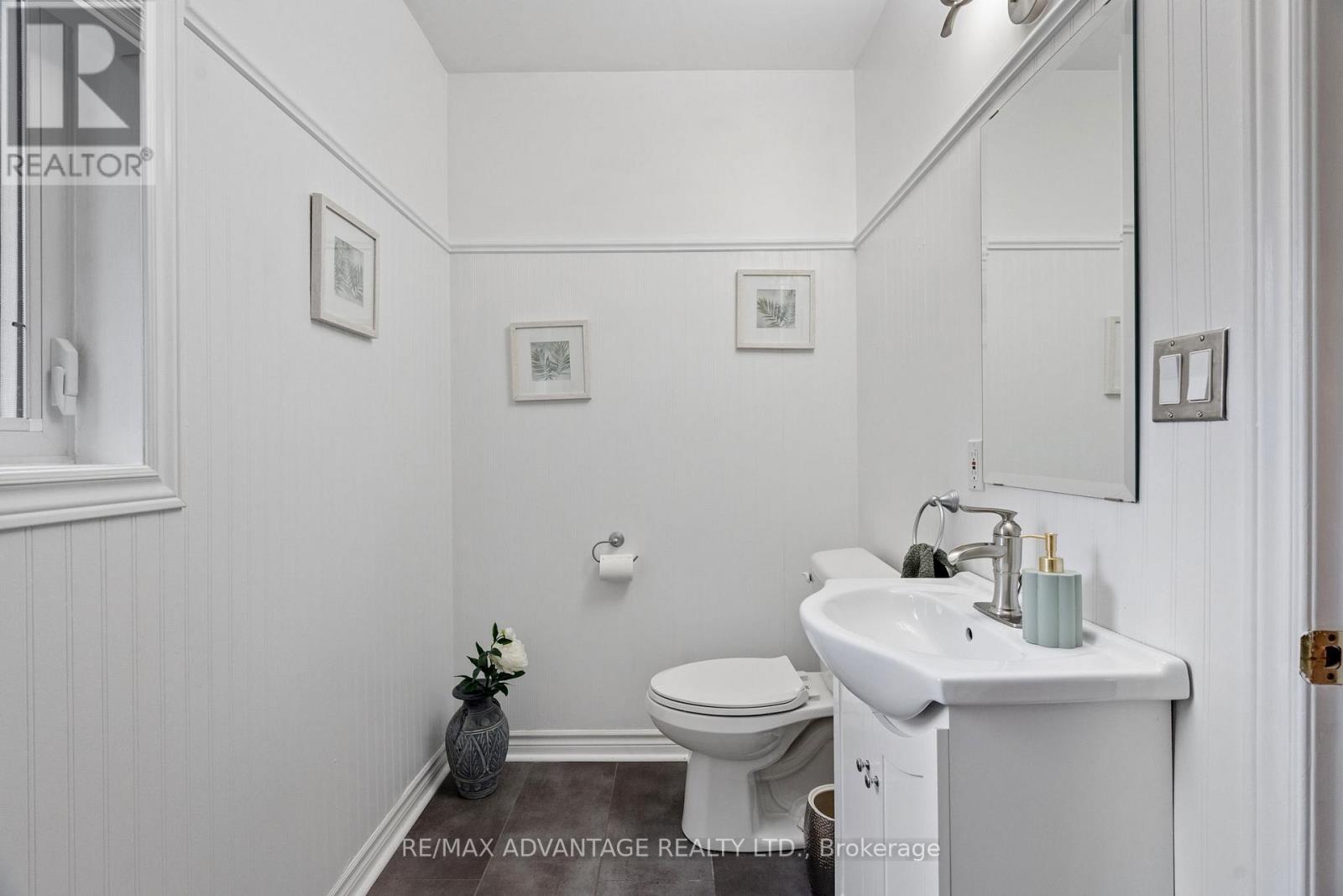 Photo 31 of 43 for 13383 Ilderton Road