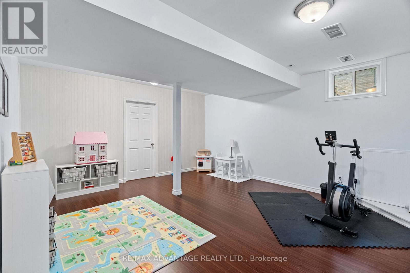 Photo 33 of 43 for 13383 Ilderton Road