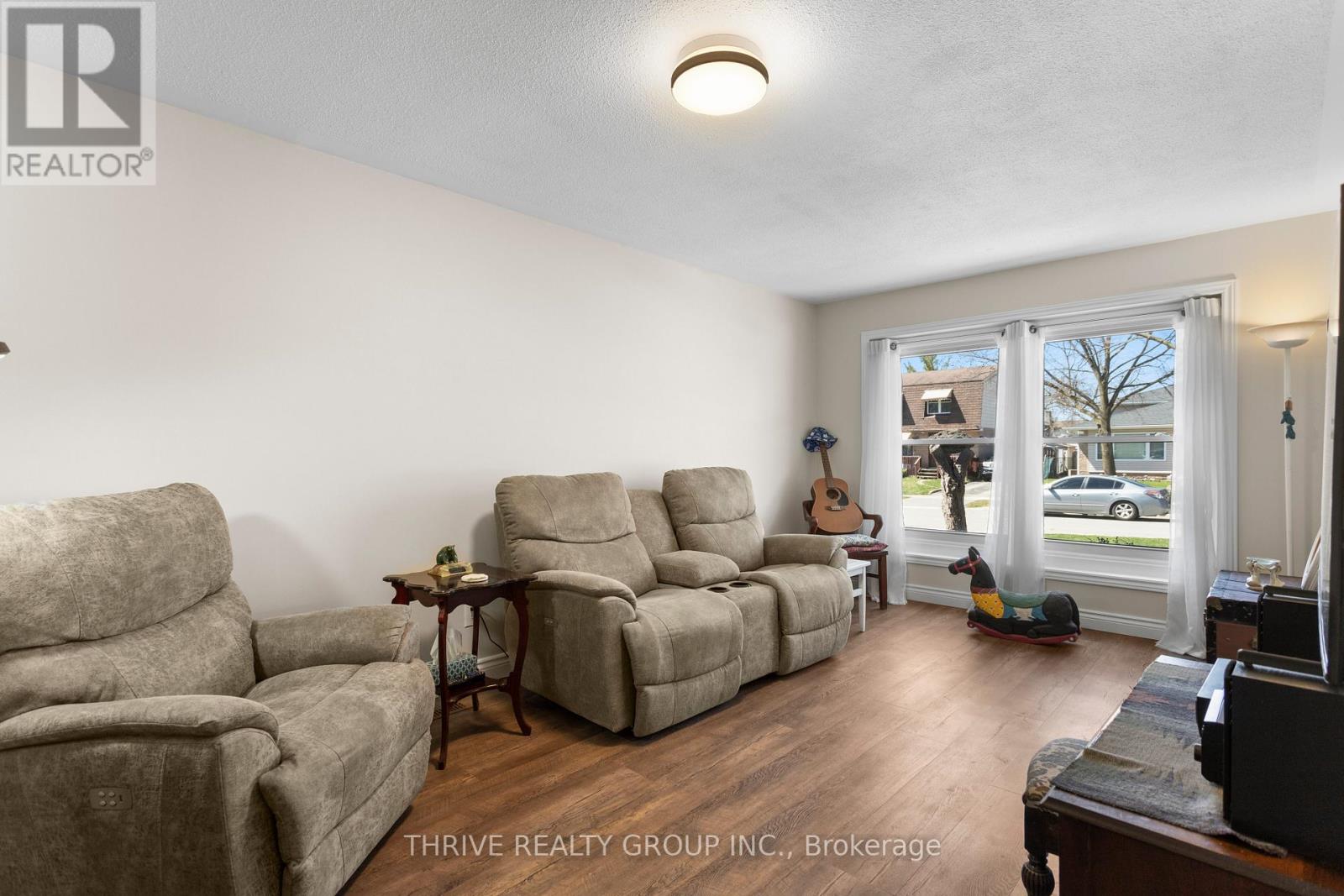 Photo 6 of 44 for 26 Edmunds Crescent