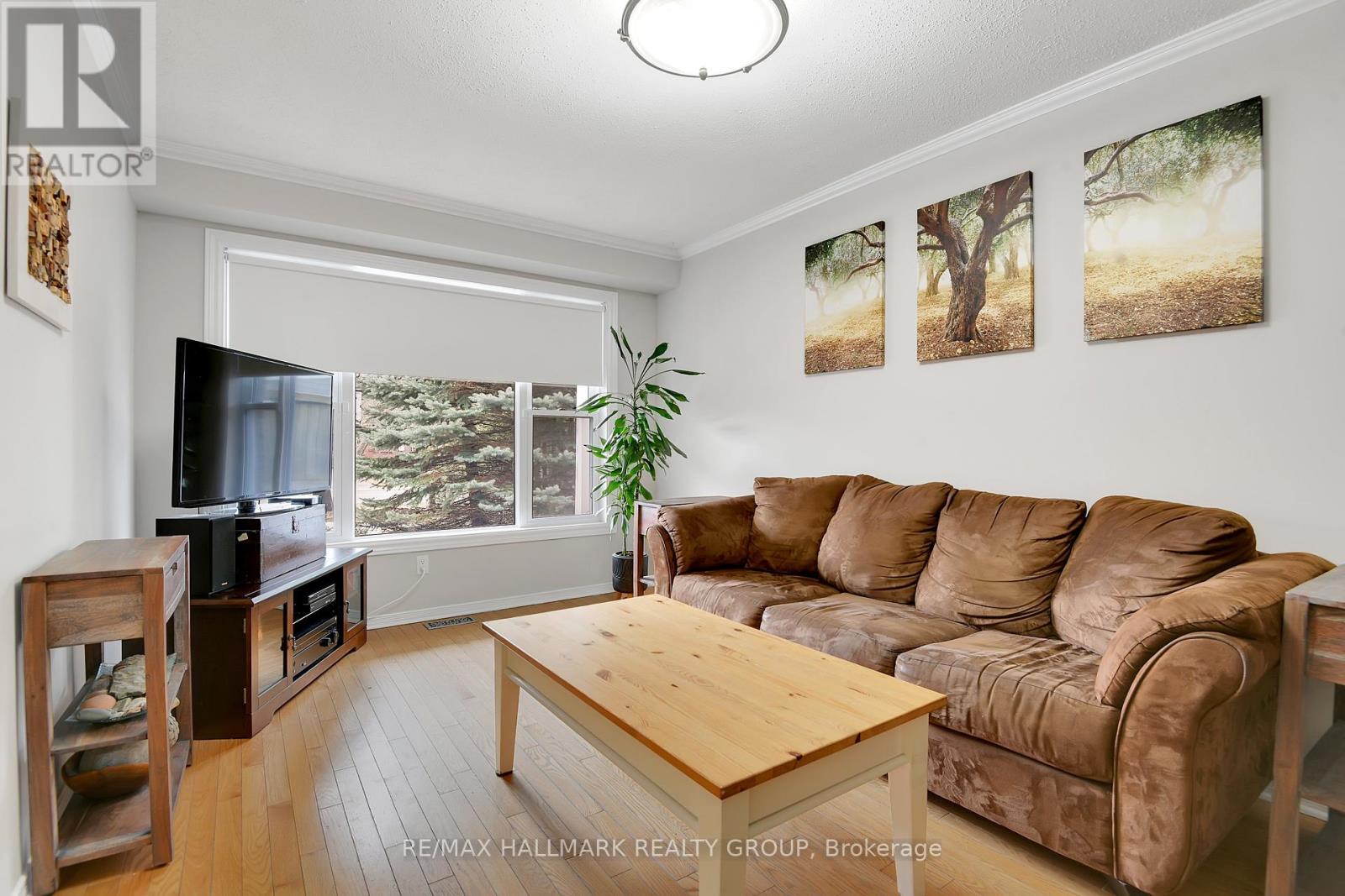 Property at 46 DENHAM WAY image 4