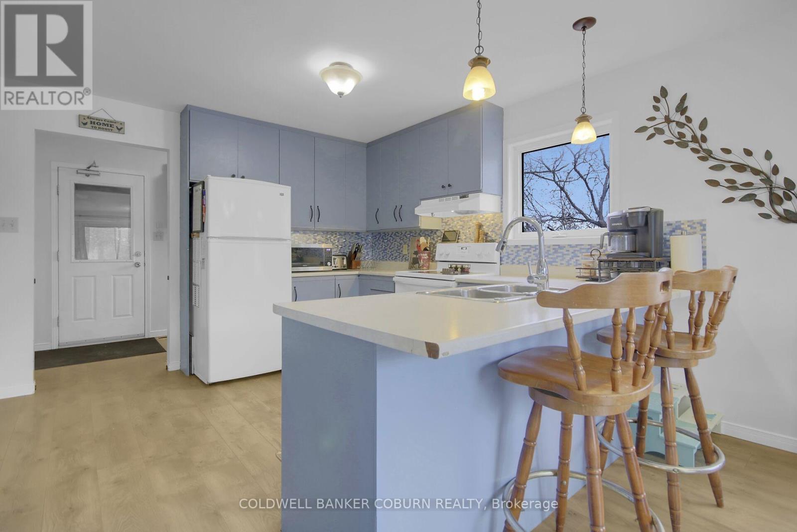 10658 Main Street, North Dundas, Ontario  K0E 1W0 - Photo 10 - X12097751