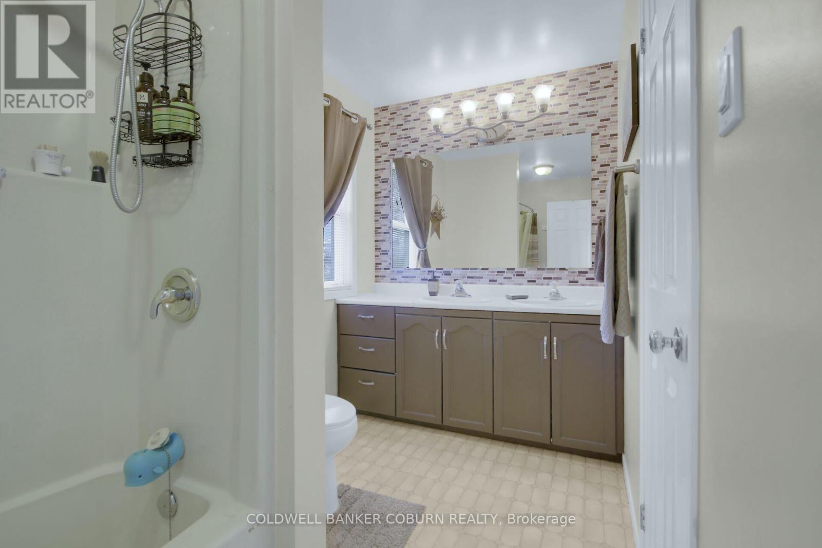 10658 Main Street, North Dundas, Ontario  K0E 1W0 - Photo 23 - X12097751