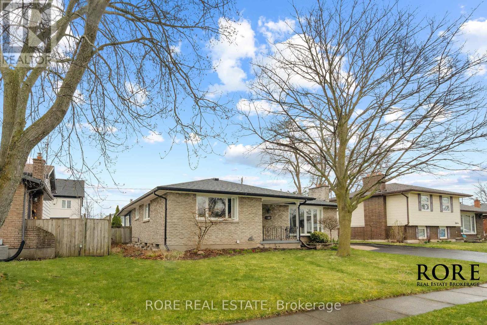 Property at 22 COLONIAL STREET image 3