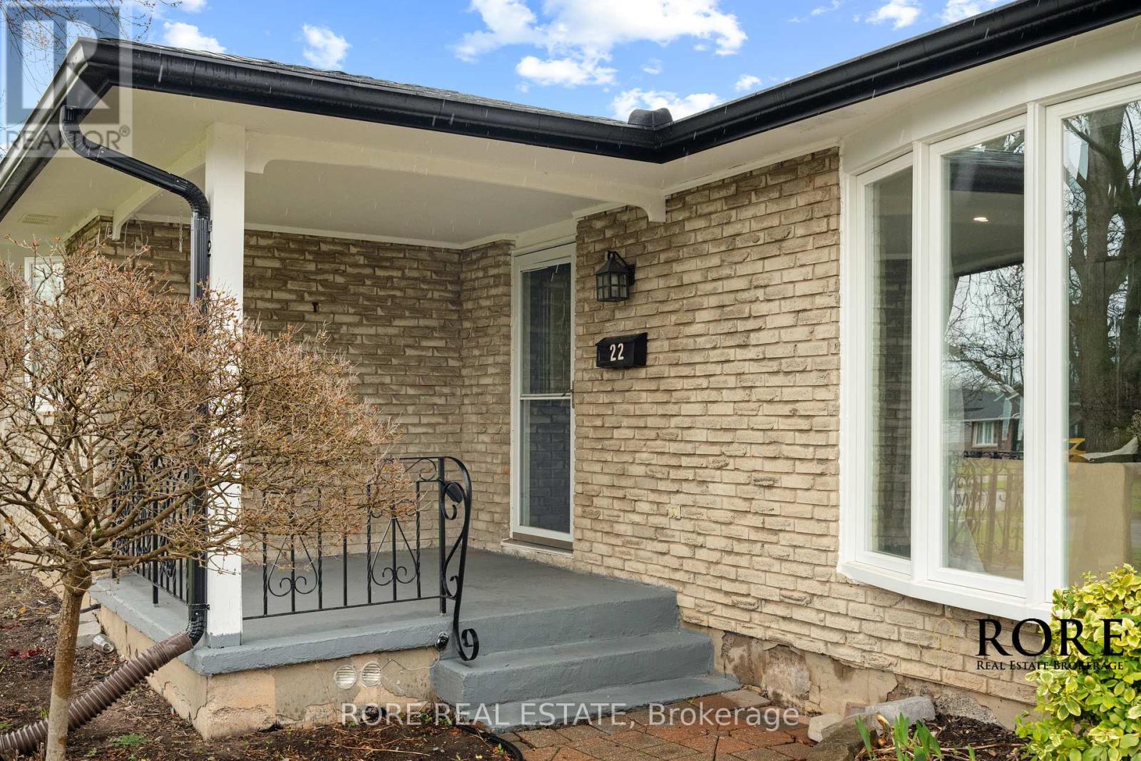 Property at 22 COLONIAL STREET image 4