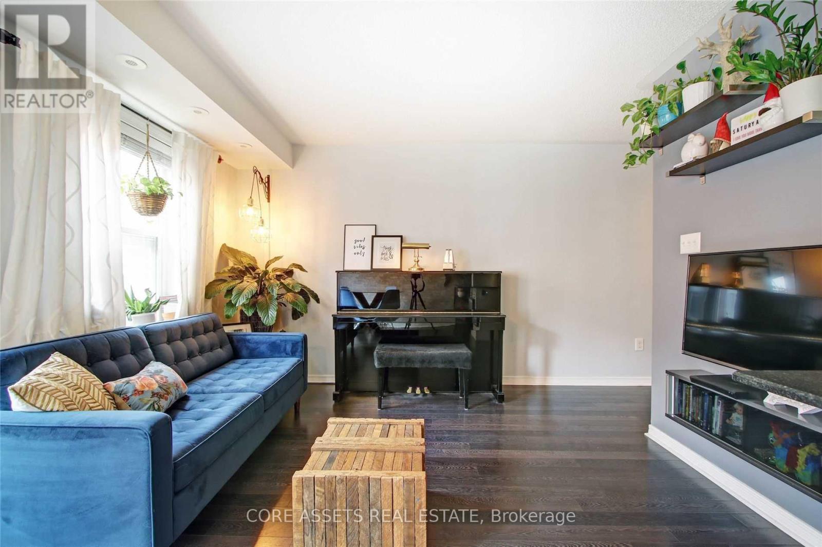 Property at 4 - 819 DUNDAS STREET E image 5