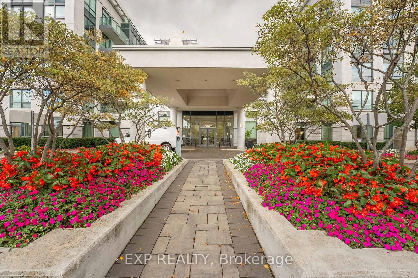 105 - 20 North Park Road, Vaughan, Ontario  L4J 0G7 - Photo 3 - N12097748
