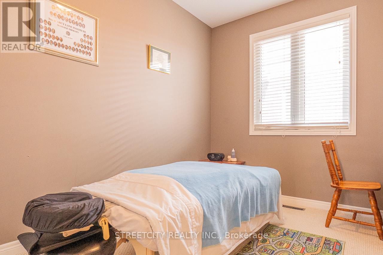 Photo 8 of 50 for 1091 South Wenige Drive