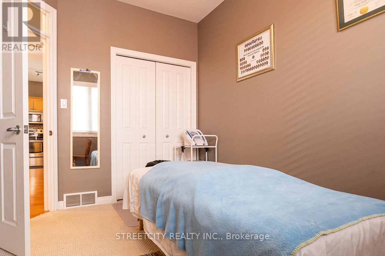 Photo 9 of 50 for 1091 South Wenige Drive