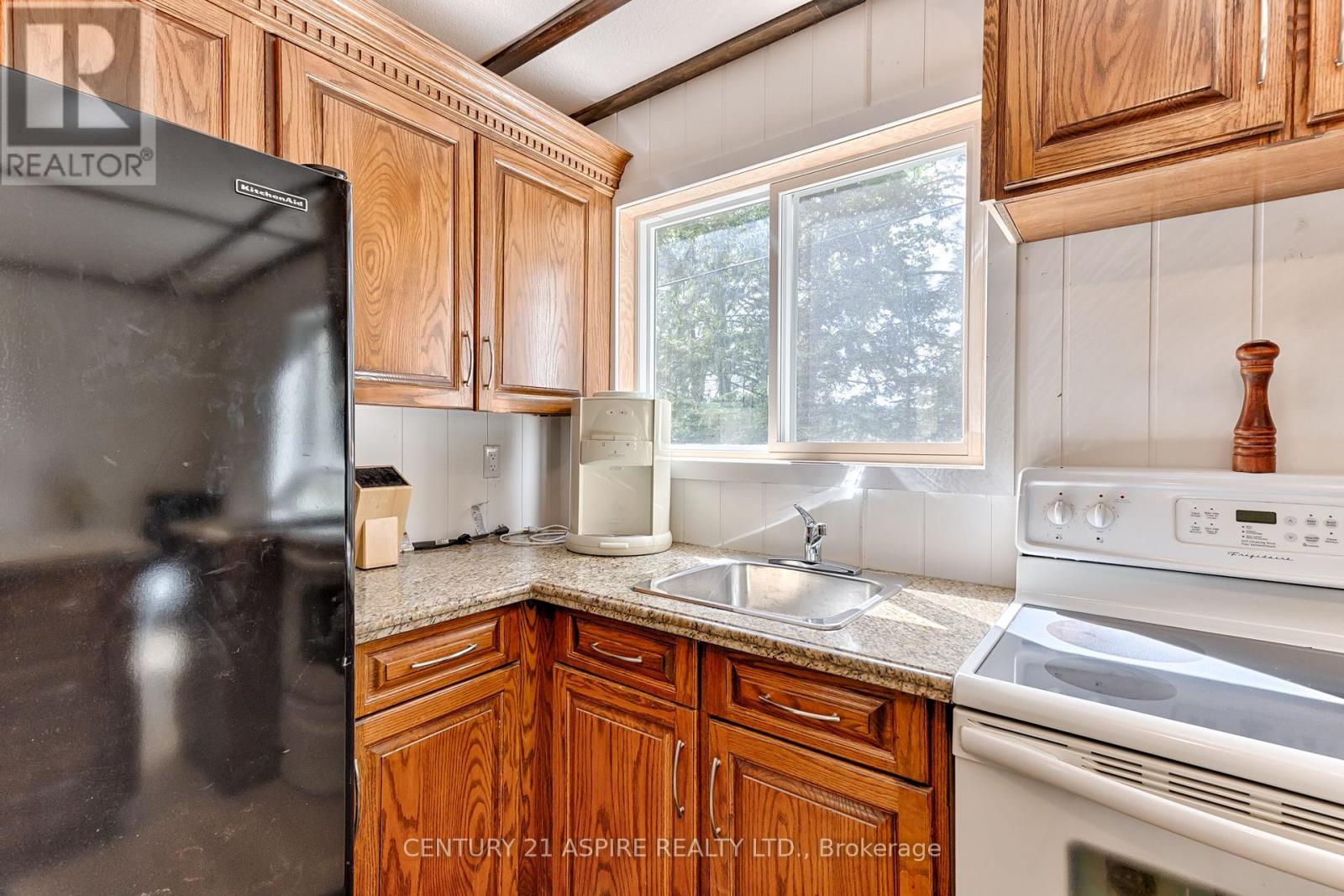 158 Eastside Trout Lake Lane, Madawaska Valley, Ontario  K0J 1B0 - Photo 18 - X12097800