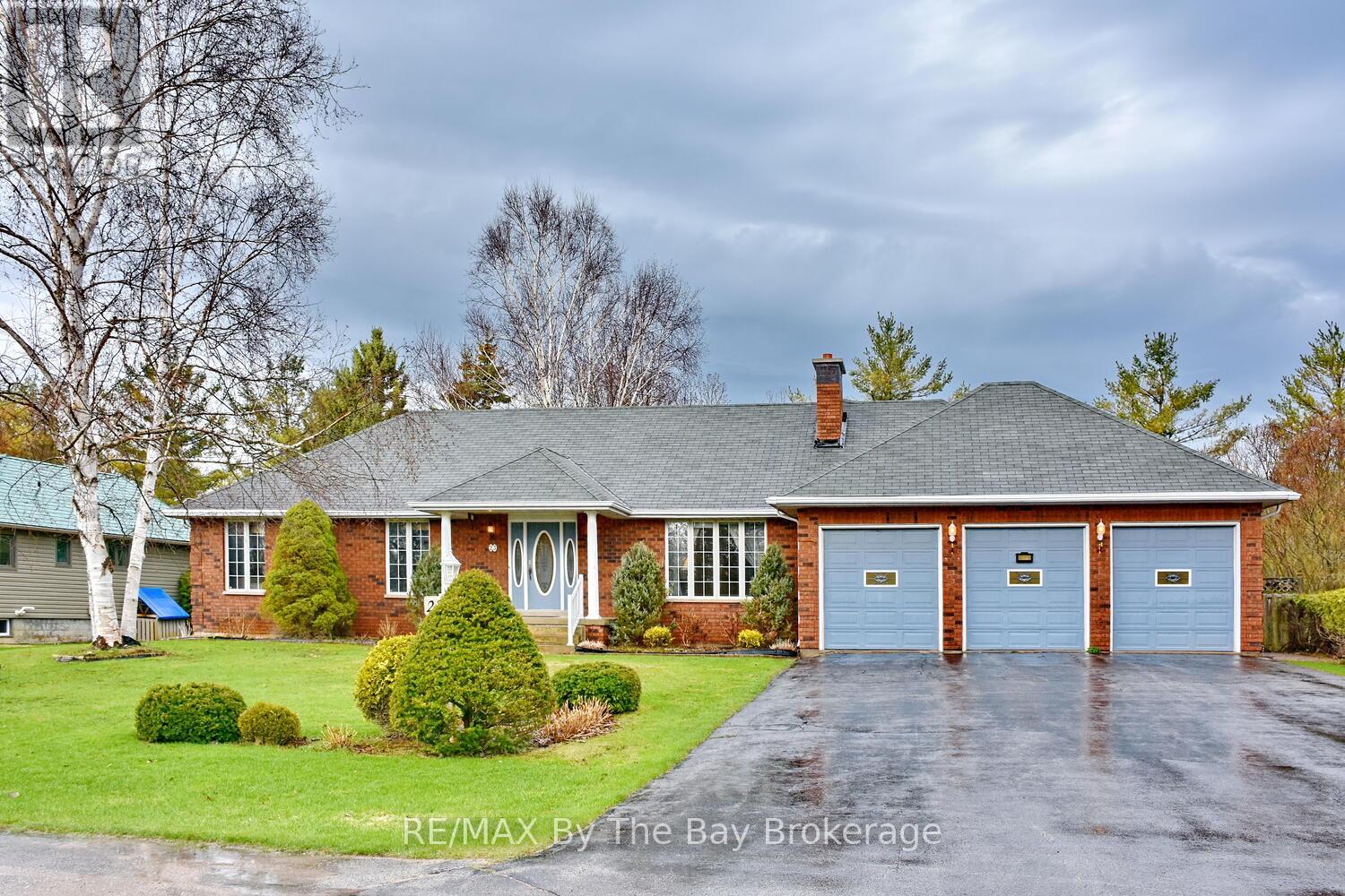 23 Kelley Crescent, Wasaga Beach, Ontario  L9Z 1J3 - Photo 1 - S12097789