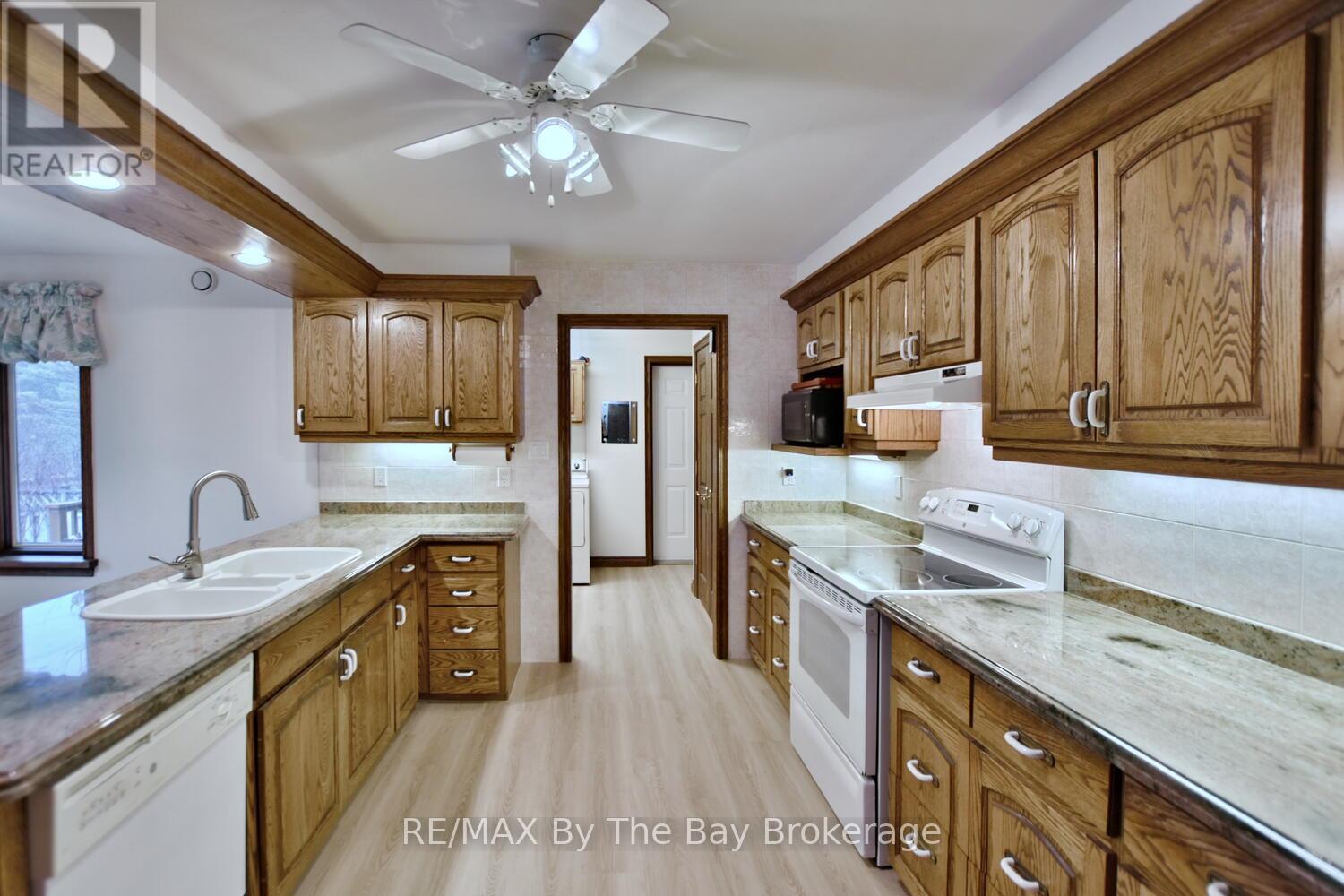23 Kelley Crescent, Wasaga Beach, Ontario  L9Z 1J3 - Photo 3 - S12097789