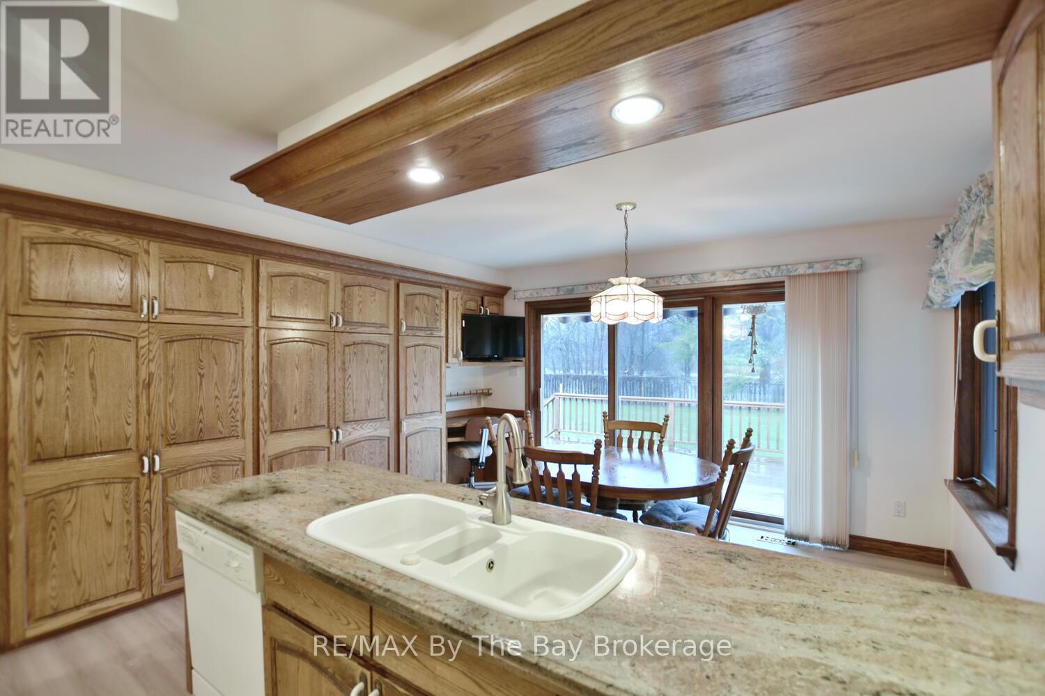 23 Kelley Crescent, Wasaga Beach, Ontario  L9Z 1J3 - Photo 4 - S12097789