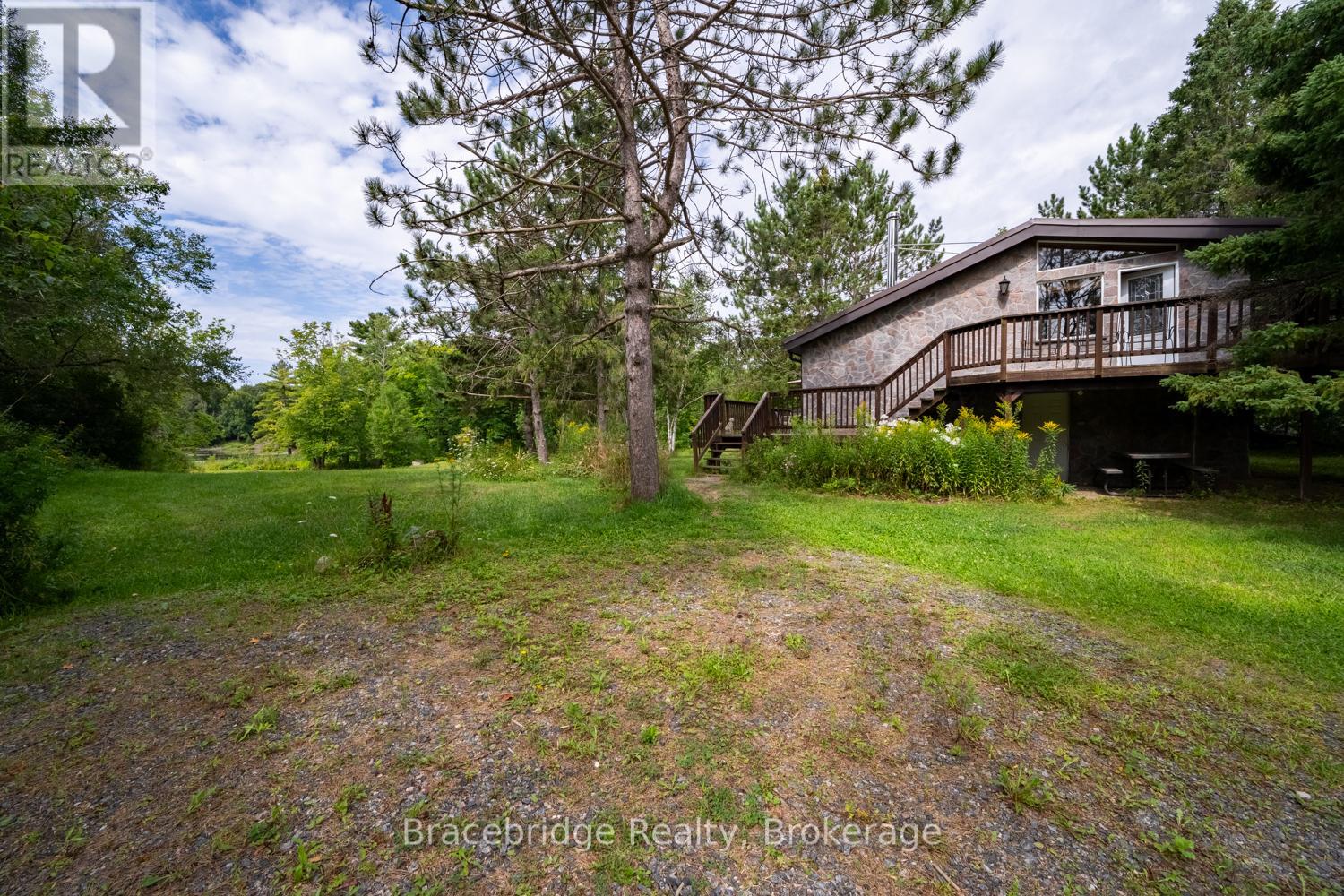 9 Riverview Drive, Mckellar, Ontario  P0G 1C0 - Photo 11 - X12097783