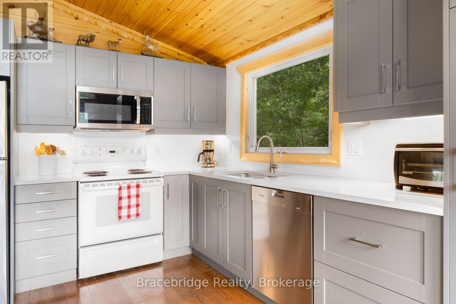 9 Riverview Drive, Mckellar, Ontario  P0G 1C0 - Photo 25 - X12097783