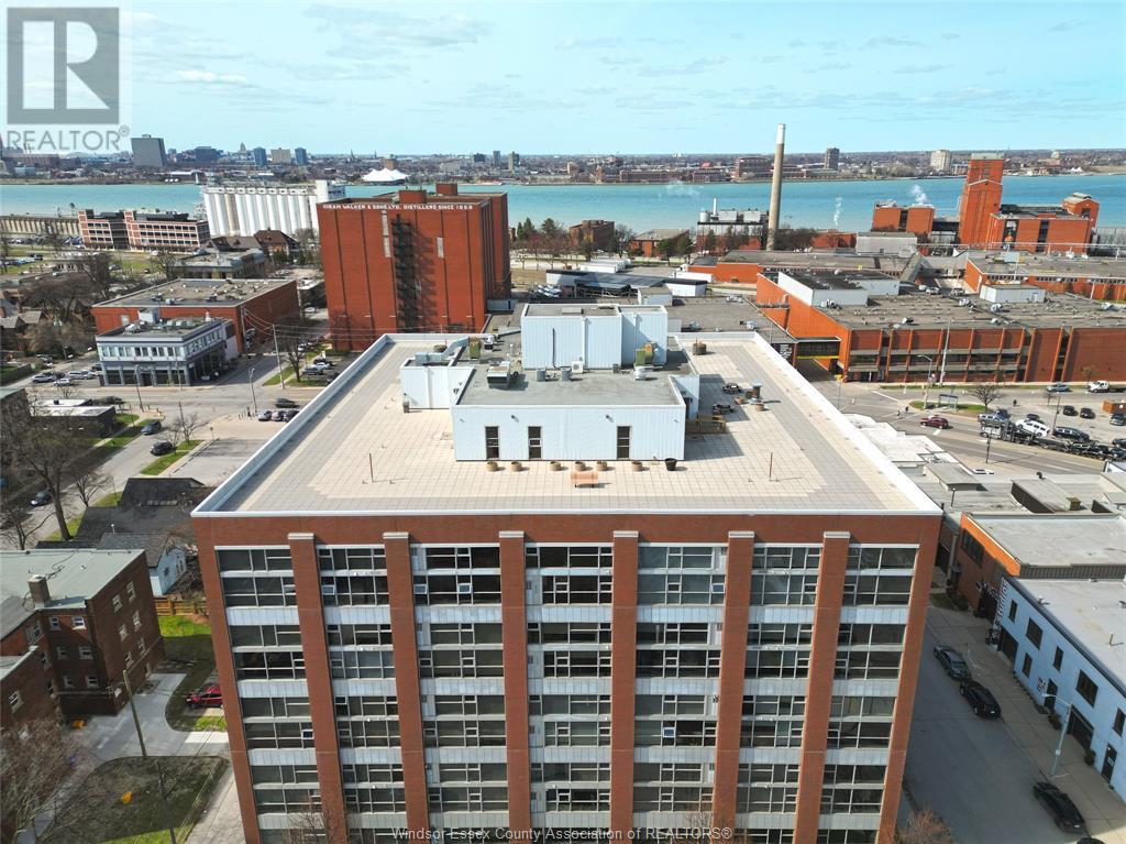 Property at 2175 WYANDOTTE STREET East Unit# 303 image 3