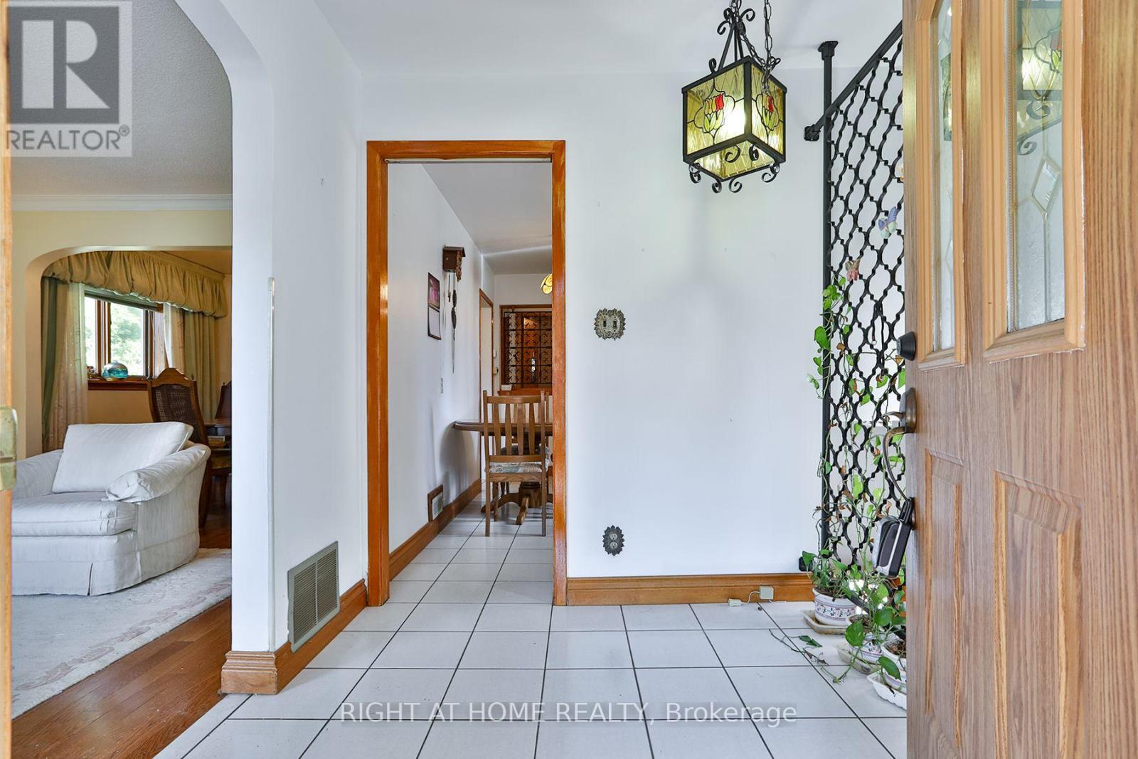 Property at 8 EDISON CIRCLE image 1
