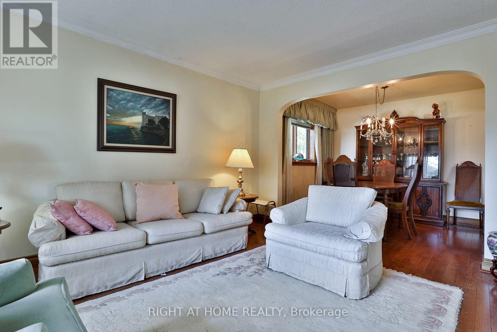 Property at 8 EDISON CIRCLE image 3