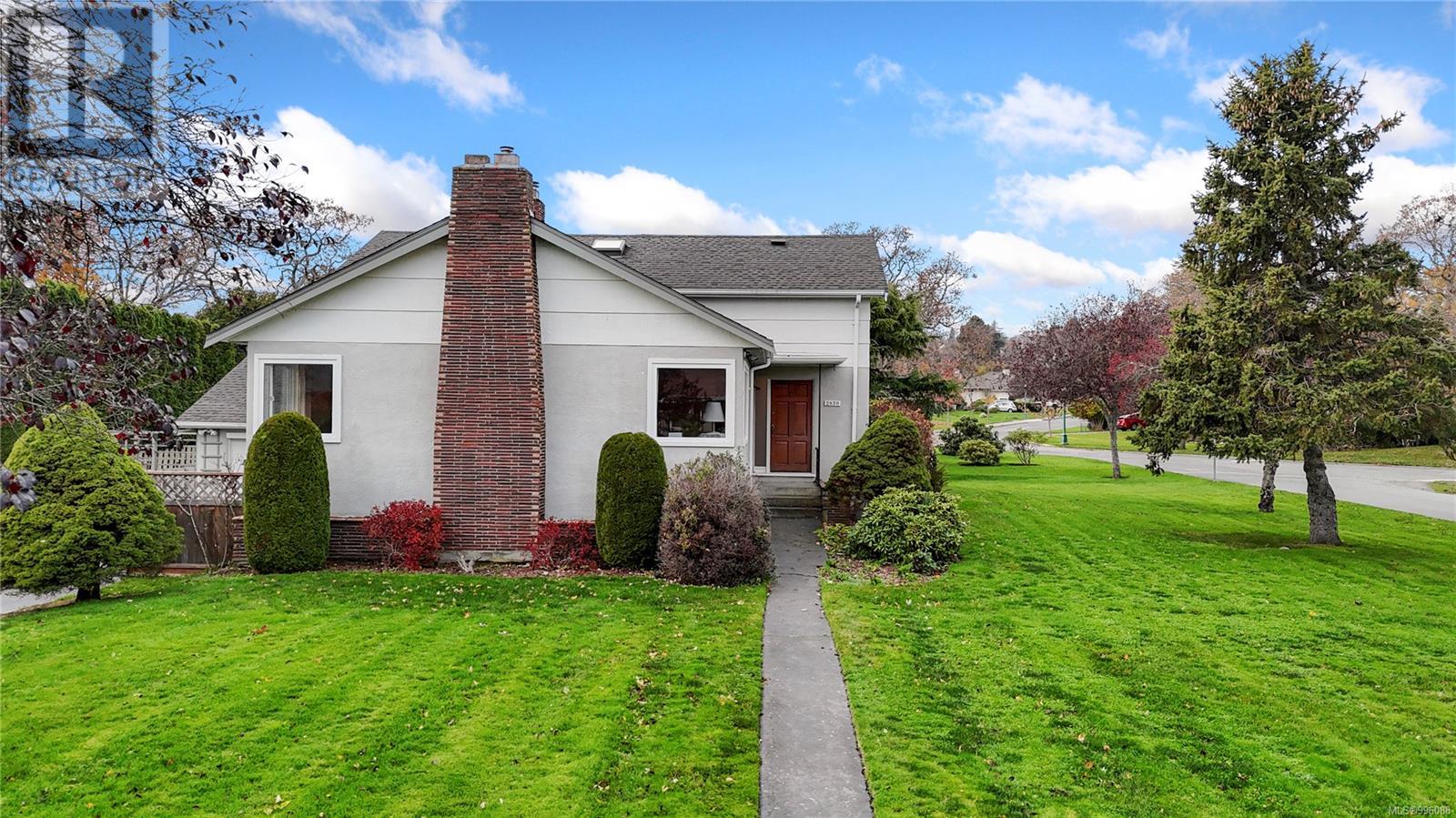 Property at 2830 Dunlevy St image 2
