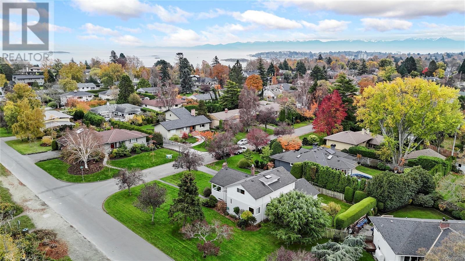 Property at 2830 Dunlevy St image 4