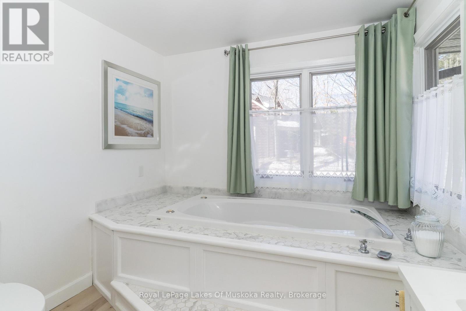 200 Tiffany Trail, Gravenhurst, Ontario  P1P 1A6 - Photo 24 - X12083174