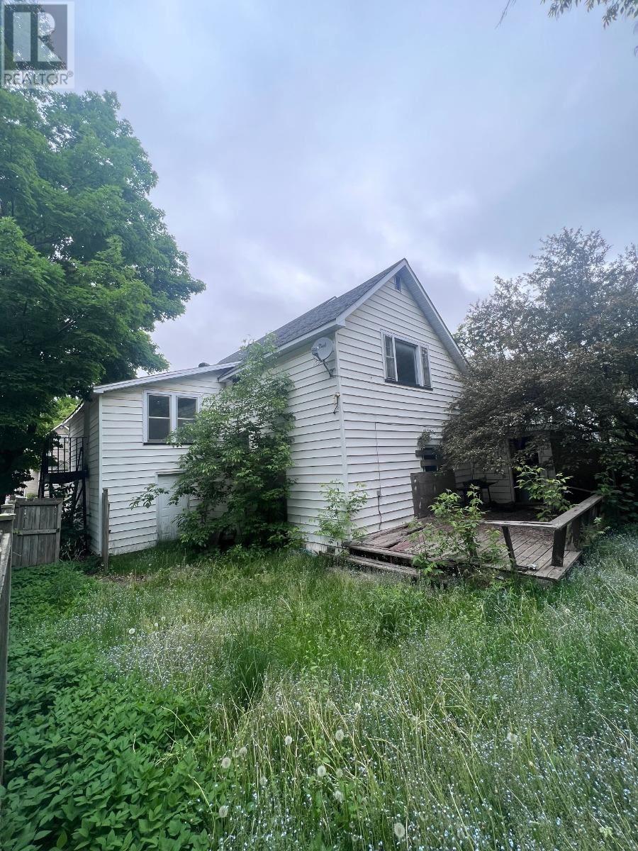 122 Pilgrim St, Sault Ste. Marie, Ontario  P6A 3E9 - Photo 3 - SM250778