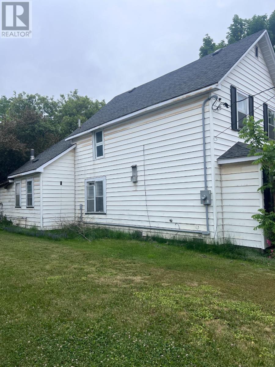 122 Pilgrim St, Sault Ste. Marie, Ontario  P6A 3E9 - Photo 4 - SM250778