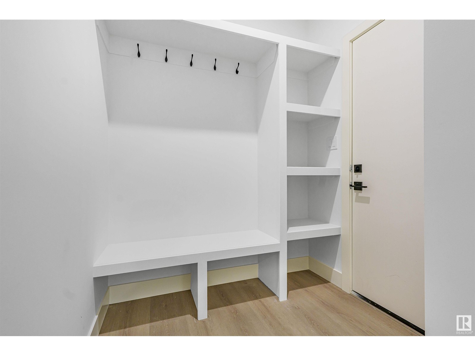 Property at 4 Grayson GR image 4