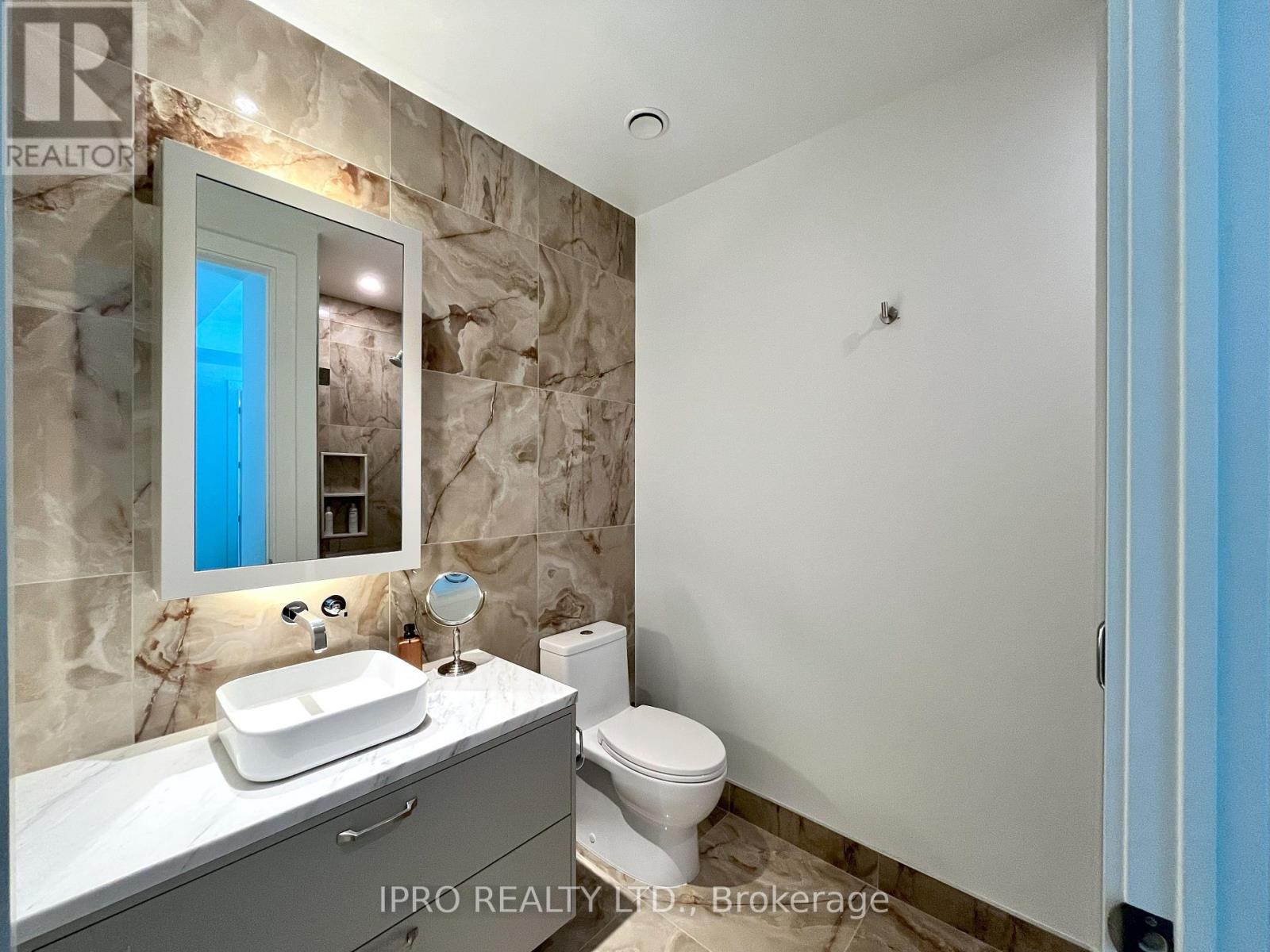 1002 - 455 Wellington Street W, Toronto, Ontario  M5J 2R2 - Photo 28 - C12094064